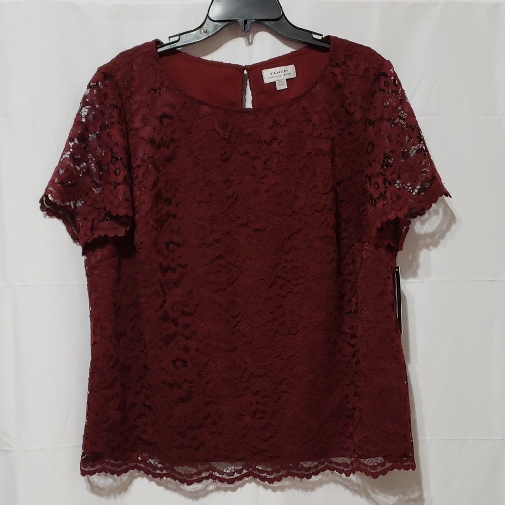 Tahari Arthur S. Levine Women's Burgundy Lace Short-Sleeve Blouse. Size: 1X